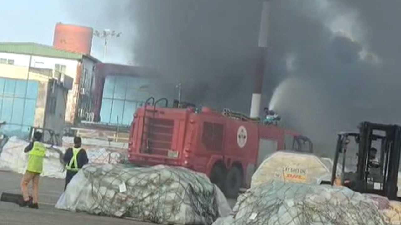 শাহজালাল বিমানবন্দরে কার্গো ইয়ার্ডে আগুন