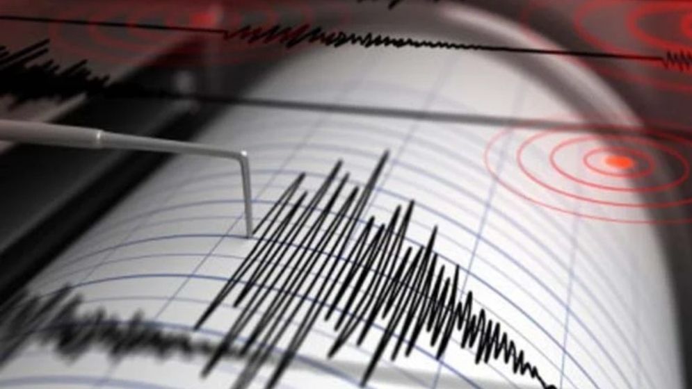 ভয়াবহ ভূমিকম্পে কেঁপে উঠল ঢাকা