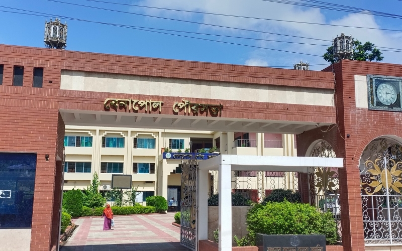 বেনাপোল পৌরসভার কার্যক্রম স্থগিত, সেবা না পেয়ে ক্ষুব্ধ পৌরবাসী