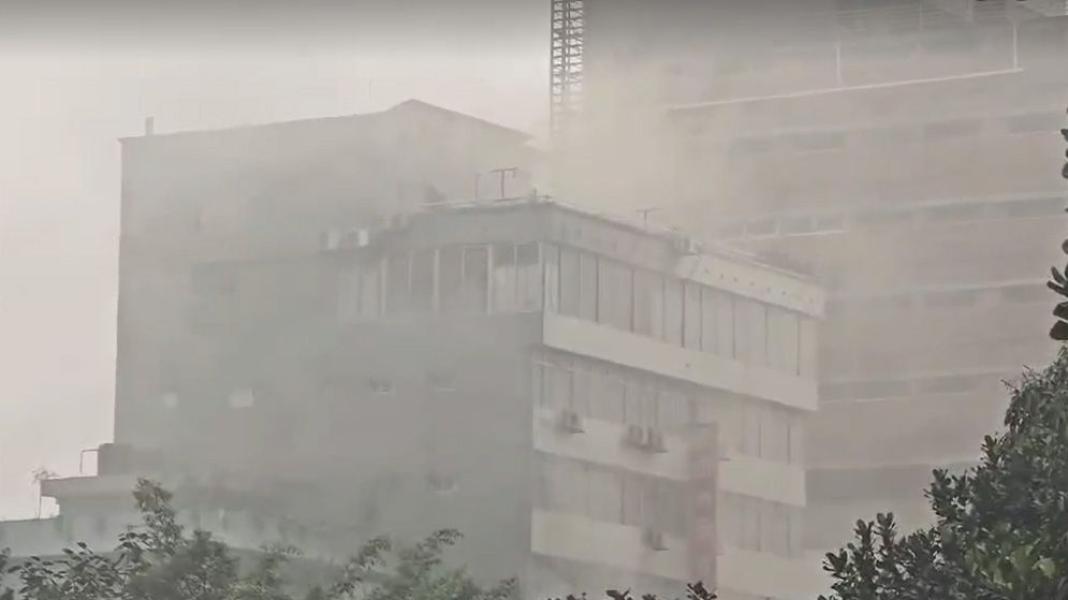 মিরপুরে বহুতল ভবনে আগুন, নিয়ন্ত্রণে ৪ ইউনিট