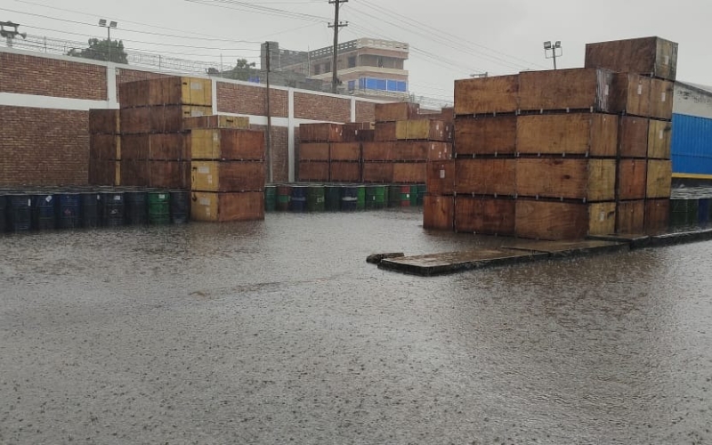 বেনাপোল স্থলবন্দরে জলাবদ্ধতায় ভাসছে কোটি কোটি টাকার পণ্য