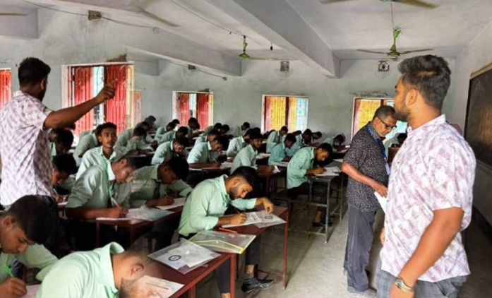 পরীক্ষার হল পরিদর্শনে ছাত্রদল নেতা, দায়িত্ব হারালেন চার শিক্ষক