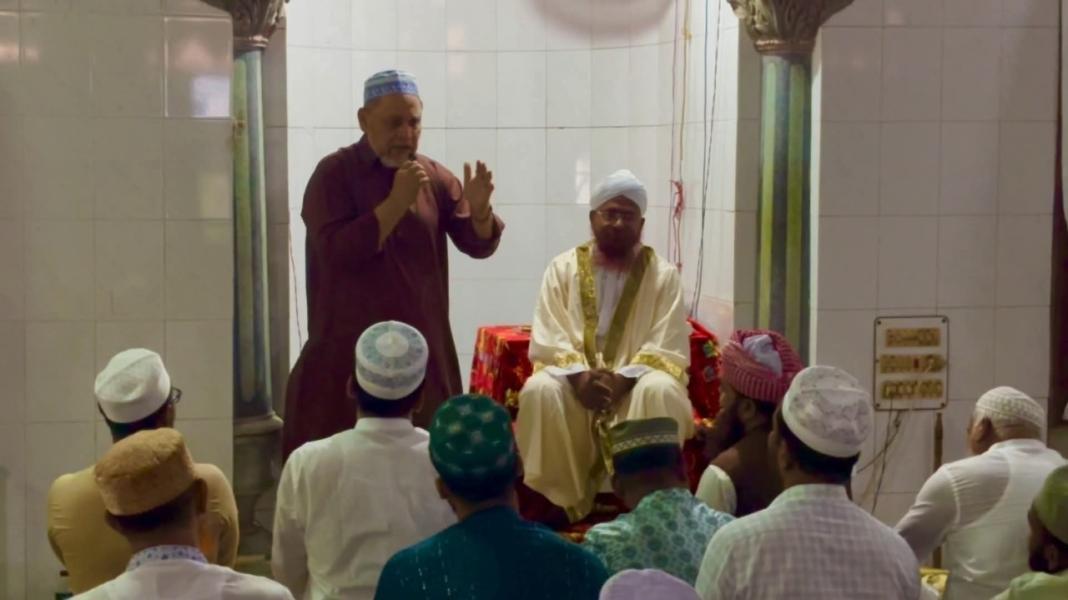 যশোরে মসজিদে সিইসি'র নামাজ আদায় ও বিমান দুর্ঘটনায় নিহতদের স্মরণে দোয়ায় অংশগ্রহণ