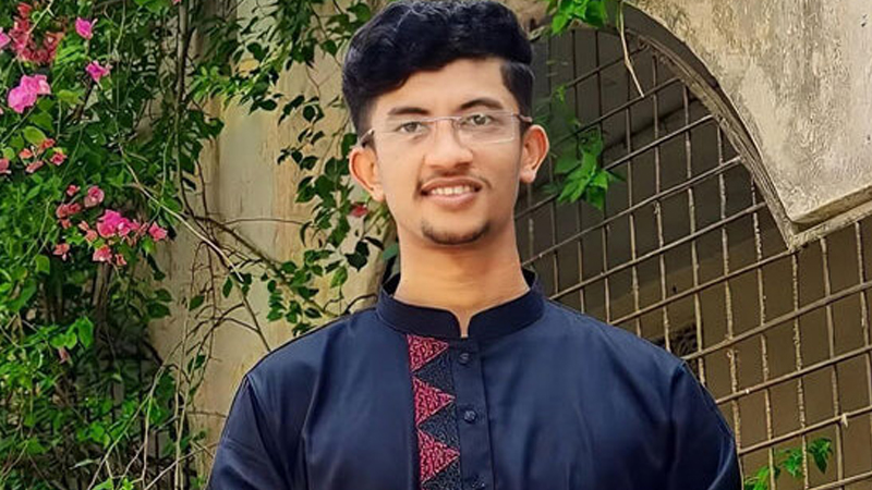 গুলশানে চাঁদাবাজি: রাজ্জাকের নির্মাণাধীন পাকা ভবন