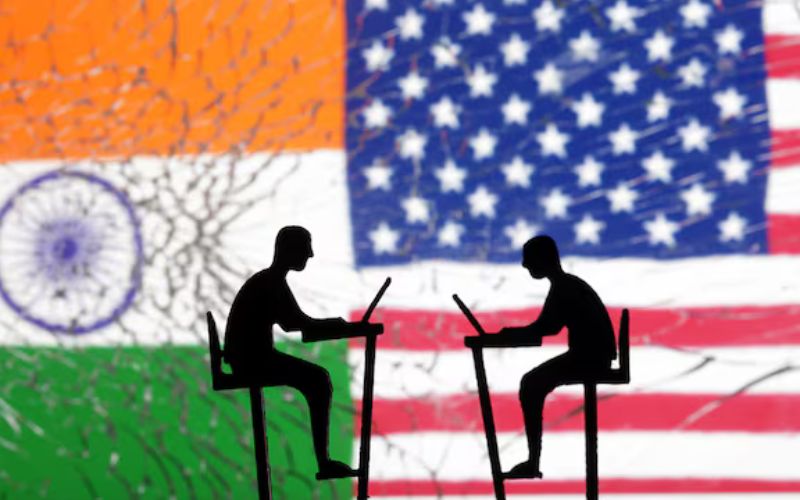 গুগল-হোয়াটসঅ্যাপের বিকল্প খুঁজছে ভারত